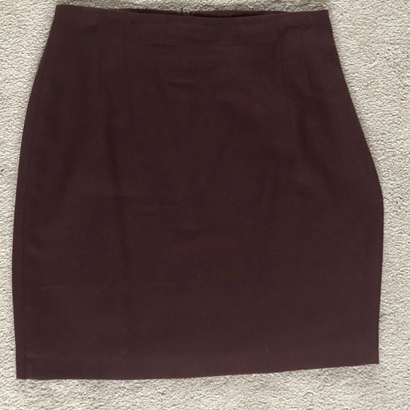 Classic Ladies Deep Burgundy 3 piece suit - Picture 4 of 6